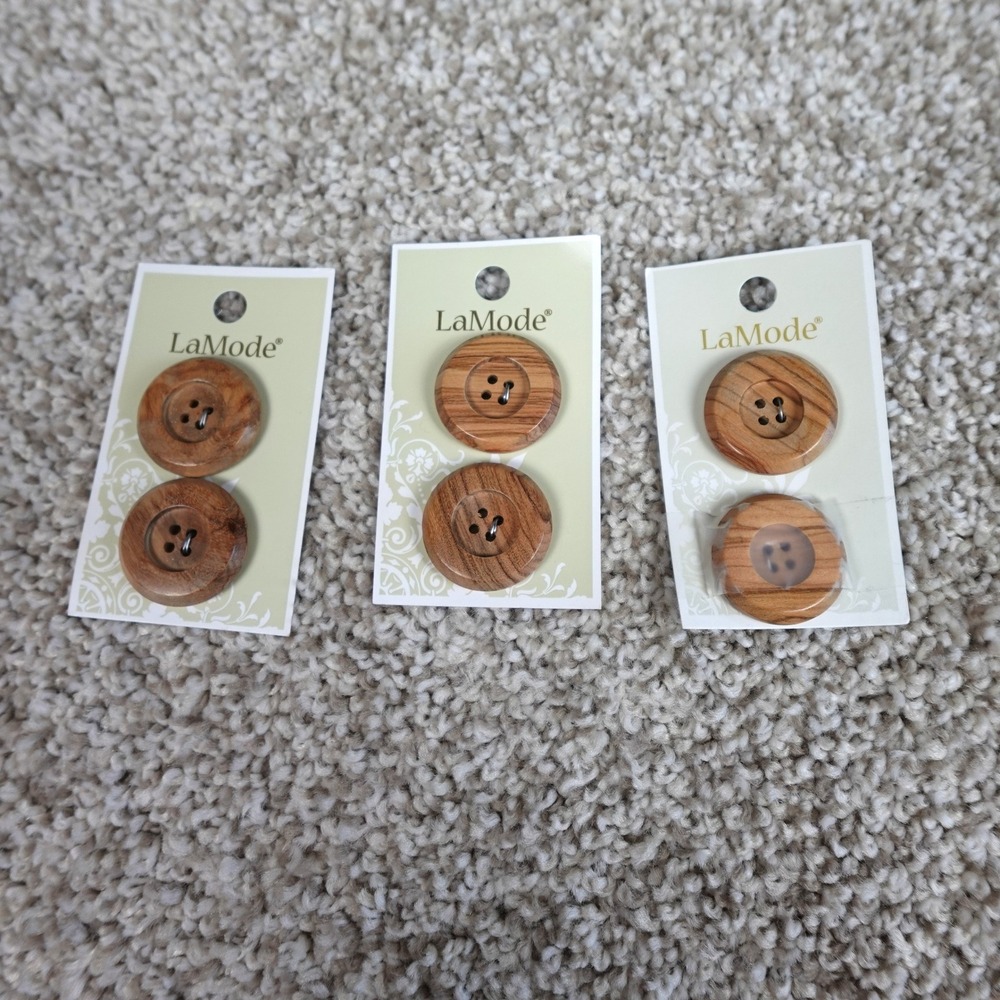 LaMode Blumenthal Lansing Wood Look Buttons 28mm 1 1/8in Brown 6pc 3 Cards 03102